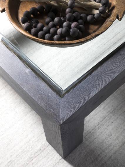 https://tommybahamafurniture.com/feedcache/productLarge/2211-947C_DET.jpg
