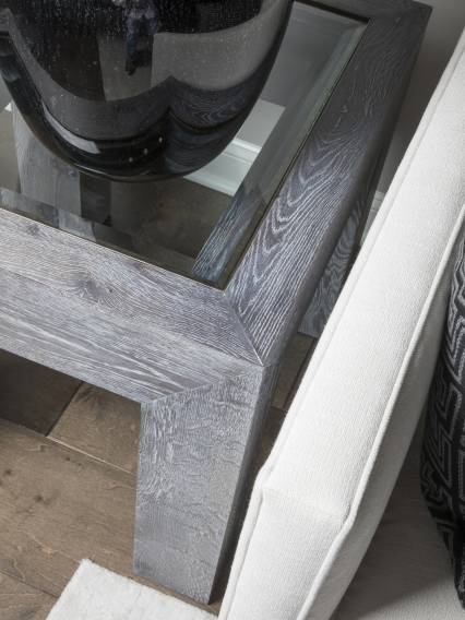 https://tommybahamafurniture.com/feedcache/productLarge/2211-955C_DET.jpg