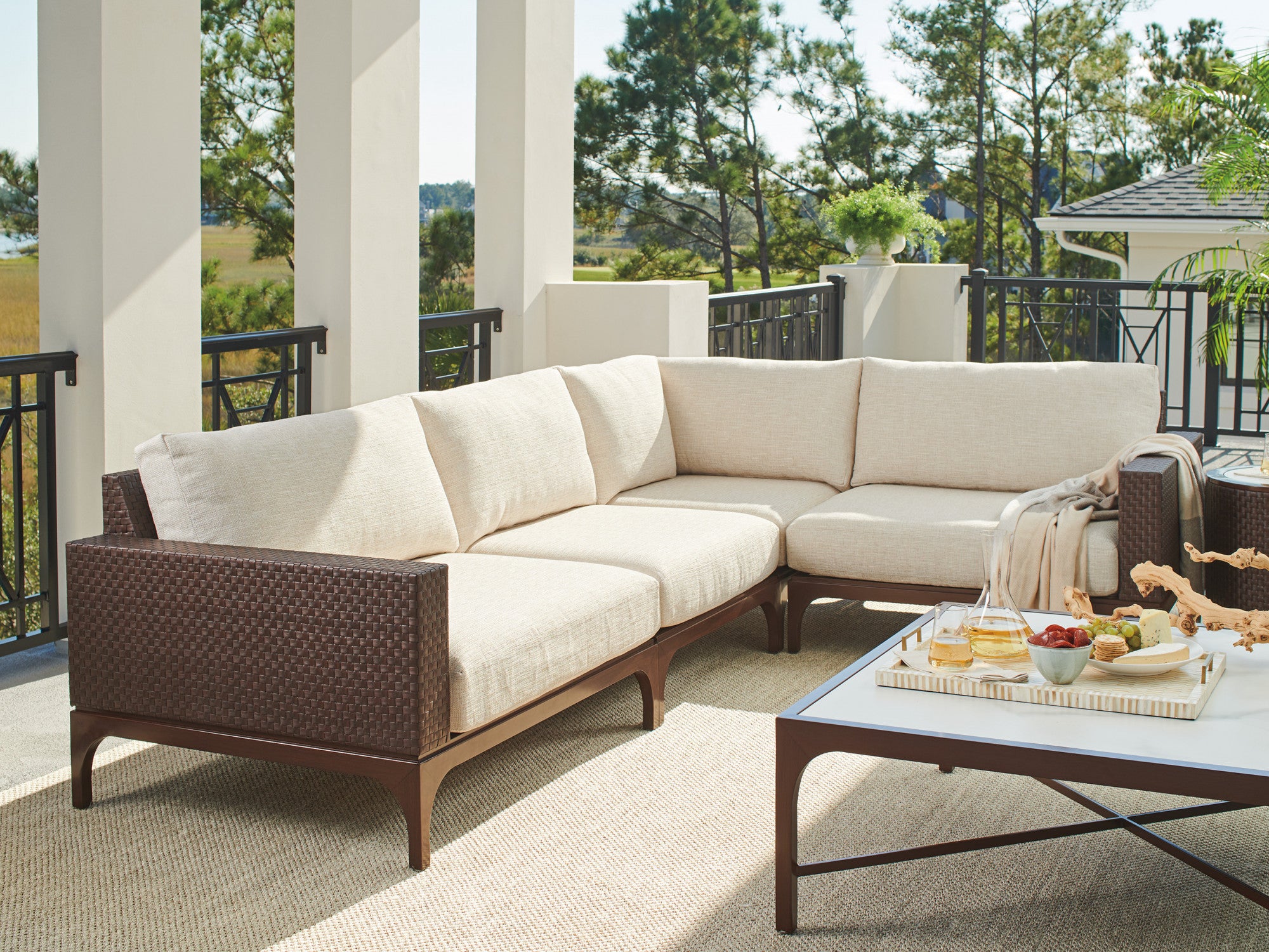 https://tommybahamafurniture.com/feedcache/productFull/3420_51L_51A_51CR_51R__719212_WS.jpg