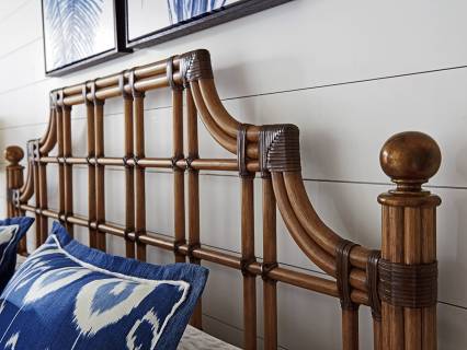 https://tommybahamafurniture.com/feedcache/productLarge/558_144c_Det2.jpg