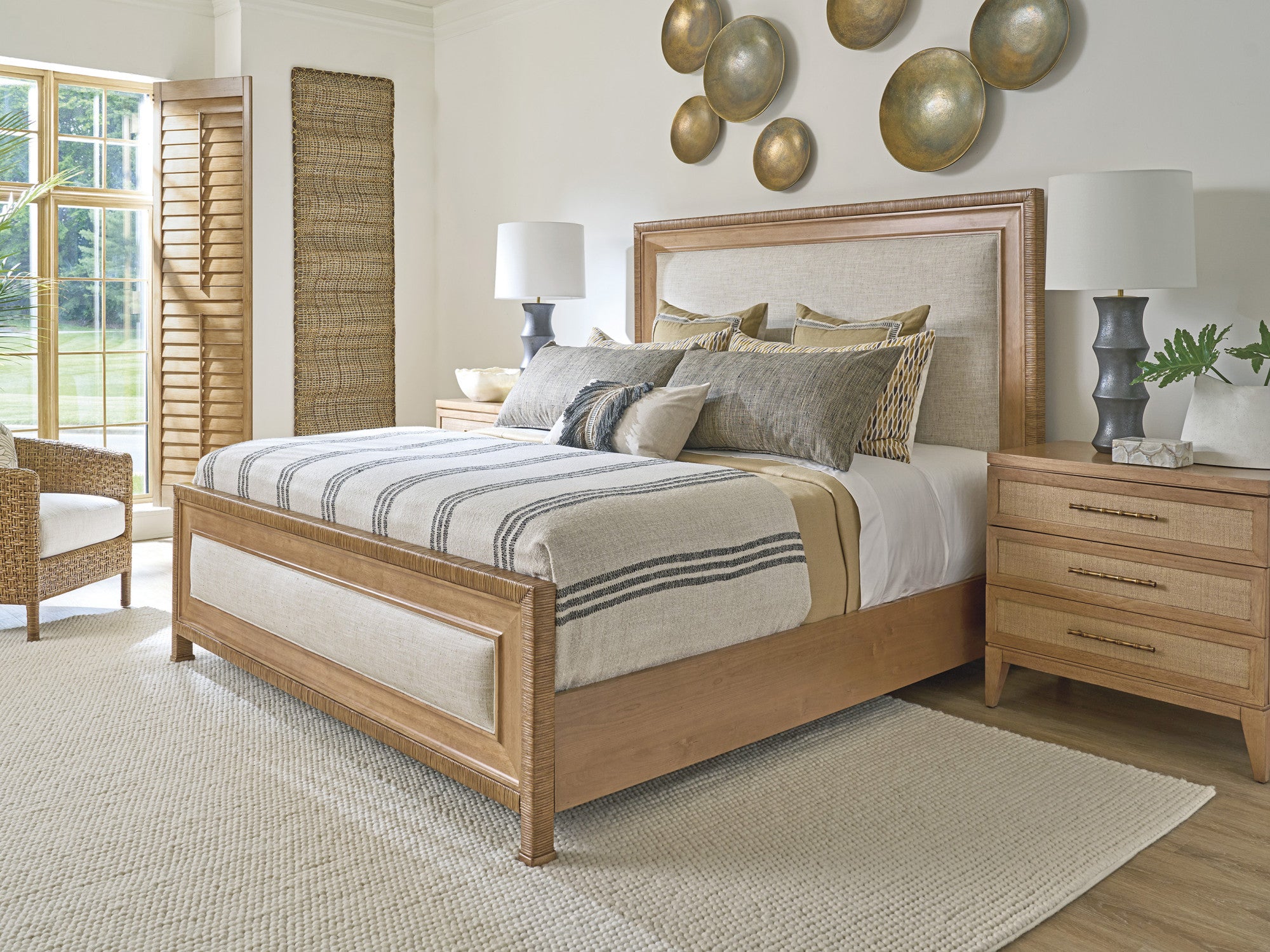 https://tommybahamafurniture.com/feedcache/productFull/579_134C_RS.jpg