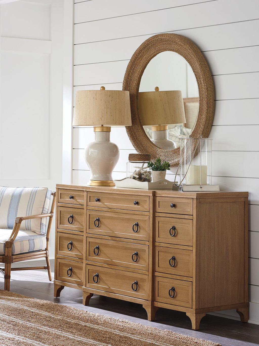 https://tommybahamafurniture.com/feedcache/productFull/920_233_WS.jpg